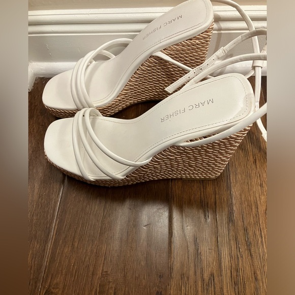 Marc Fisher Zeki Wedge Sandal Size 7 - Picture 2 of 6